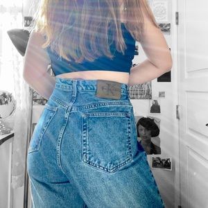 CALVIN KLEIN- Vintage High Rise Mom Jeans 👖💙